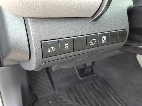 Used 2019 Toyota Camry SE image 25