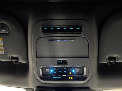 Used 2024 Ford F250 Lariat w/ Lariat Ultimate Package AWD/4WD image 32