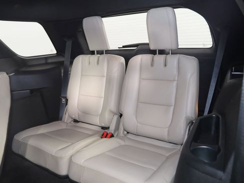 Used 2018 Ford Explorer XLT w/ Equipment Group 202A image 49