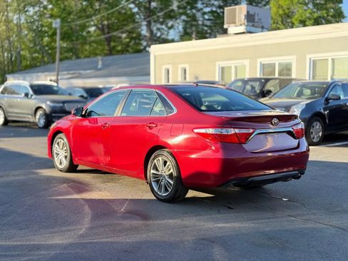 Used 2016 Toyota Camry SE w/ Moonroof Package FWD image 6