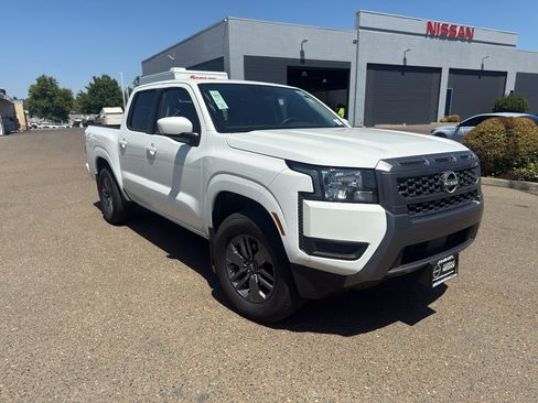 Certified 2025 Nissan Frontier SV RWD image 7