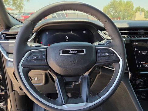 Used 2024 Jeep Grand Cherokee Altitude AWD/4WD image 18