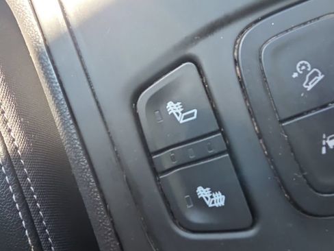 Used 2024 GMC Terrain SLT AWD/4WD image 5