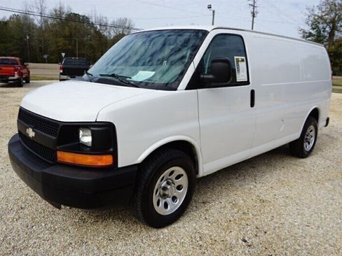 Used 2010 Chevrolet Express 1500 RWD image 5