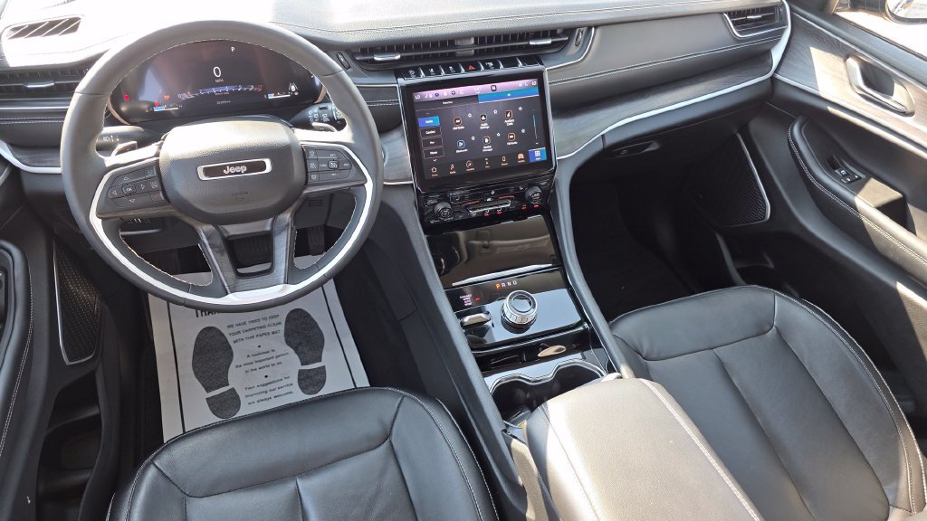 Used 2023 Jeep Grand Cherokee Limited AWD/4WD image 27