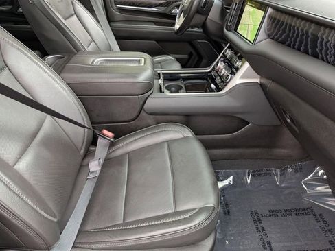 Used 2024 GMC Yukon Denali w/ Advanced Technology Package AWD/4WD image 34