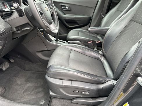 Used 2018 Chevrolet Trax LT w/ LT Convenience Package FWD image 13