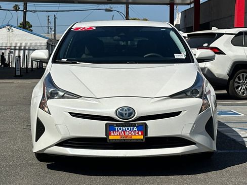 Used 2017 Toyota Prius Two w/ Carpet Mat Package FWD image 9