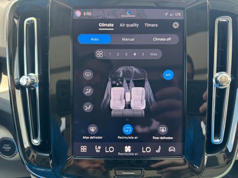 Certified 2025 Volvo XC40 B5 Ultra AWD/4WD image 18