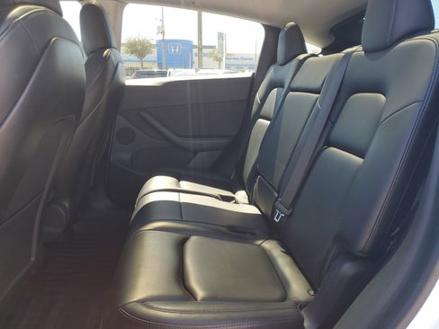 Used 2021 Tesla Model Y Long Range image 15