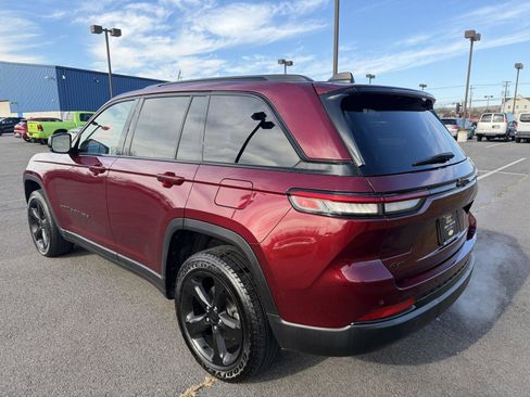 Used 2023 Jeep Grand Cherokee Altitude image 4