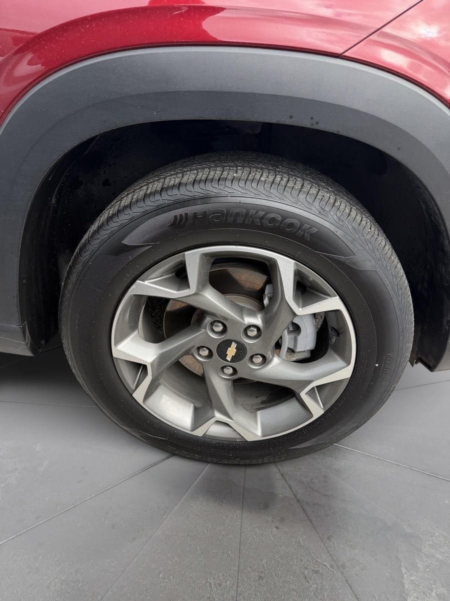 Used 2025 Chevrolet Trax LT w/ LT Convenience Package FWD image 17