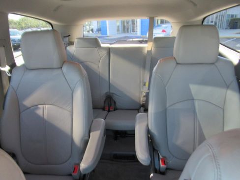 Used 2015 Chevrolet Traverse LT image 27