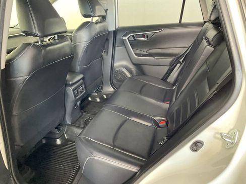 Used 2019 Toyota RAV4 XLE Premium w/ Cold Weather Package AWD/4WD image 21