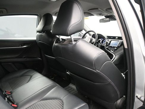 Used 2020 Toyota Camry SE FWD image 18