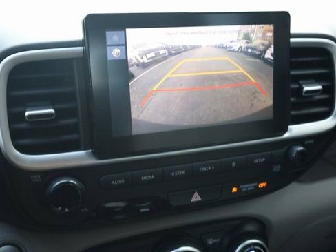 Used 2025 Hyundai Venue SEL image 22