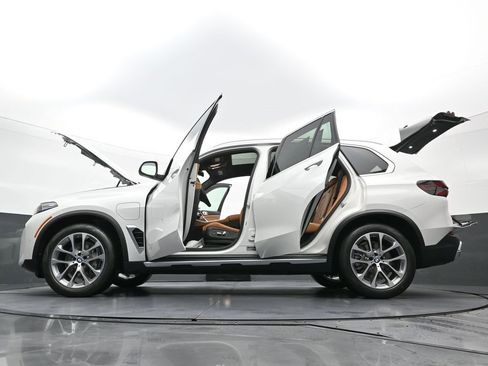 New 2026 BMW X5 xDrive50e image 42