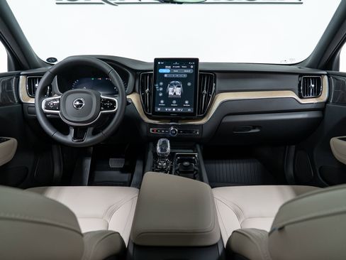 New 2026 Volvo XC60 B5 Plus w/ Climate Package image 15