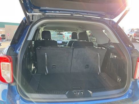 Used 2022 Ford Explorer XLT w/ Equipment Group 202A AWD/4WD image 35