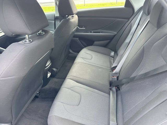 Used 2024 Hyundai Elantra SE FWD image 15