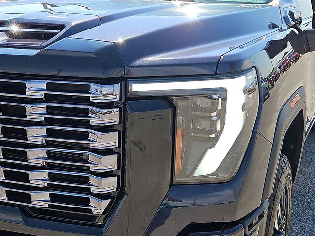 Used 2025 GMC Sierra 2500 Denali Ultimate AWD/4WD image 7