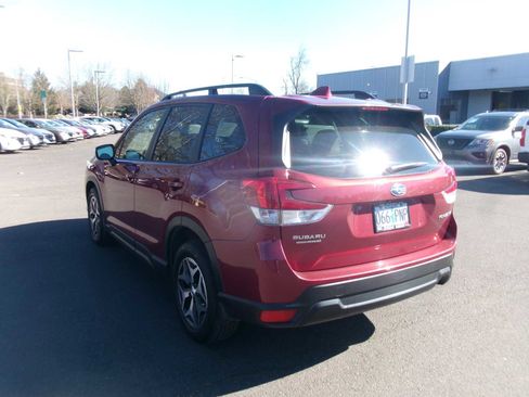 Used 2020 Subaru Forester Premium image 3