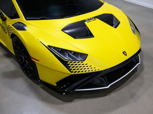 Used 2022 Lamborghini Huracan STO image 66