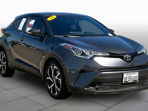 Used 2018 Toyota C-HR XLE FWD image 2