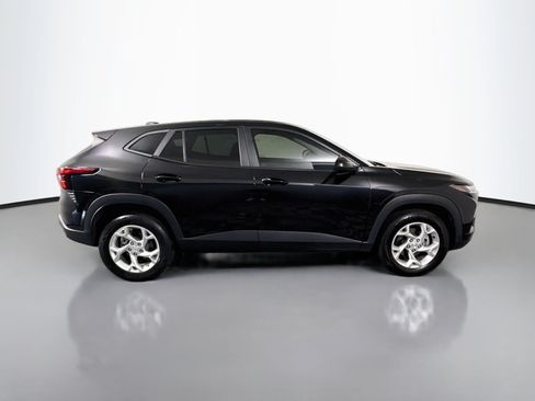 Used 2024 Chevrolet Trax LS w/ LS Convenience Package FWD image 11