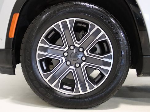 Used 2024 Jeep Wagoneer L Series II w/ Flexible Seating Group image 75