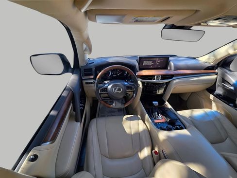 Used 2019 Lexus LX 570 4WD w/ Luxury Package image 18