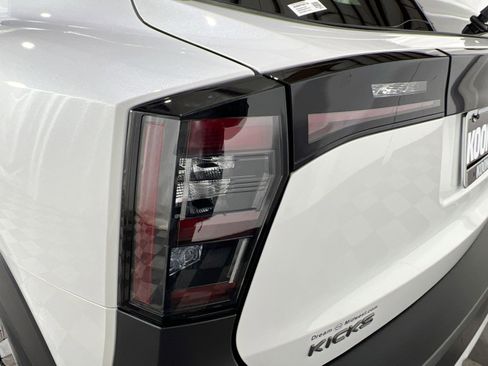 Used 2025 Nissan Kicks SV image 16