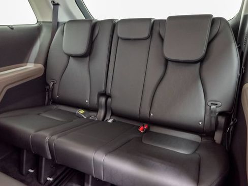 Certified 2026 Kia Carnival EX FWD image 23
