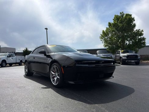 Used 2025 Dodge Charger Daytona Scat Pack w/ Track Pack AWD/4WD image 92