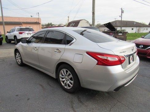 Used 2017 Nissan Altima 2.5 S w/ Power Driver Seat Package FWD image 5