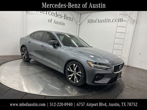 Used 2019 Volvo S60 T6 R-Design image 1