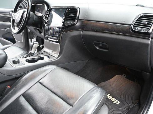 Used 2020 Jeep Grand Cherokee High Altitude AWD/4WD image 17