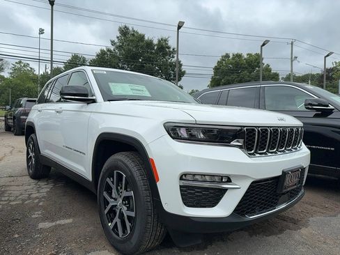 New 2025 Jeep Grand Cherokee Limited w/ Luxury Tech Group II image 2