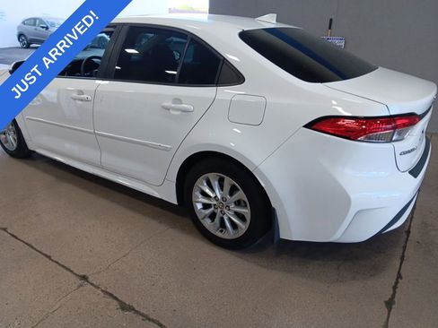 Used 2022 Toyota Corolla LE w/ LE Premium Package image 4