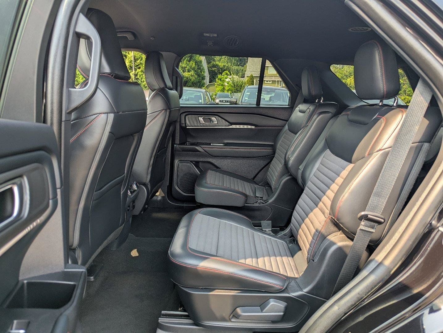 Used 2025 Ford Explorer ST-Line AWD/4WD image 29