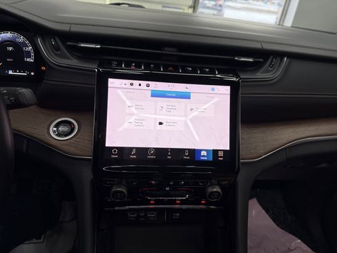 Used 2022 Jeep Grand Cherokee L Summit w/ Luxury Tech Group V image 19