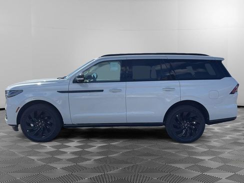 New 2026 Lincoln Navigator Reserve AWD/4WD image 4