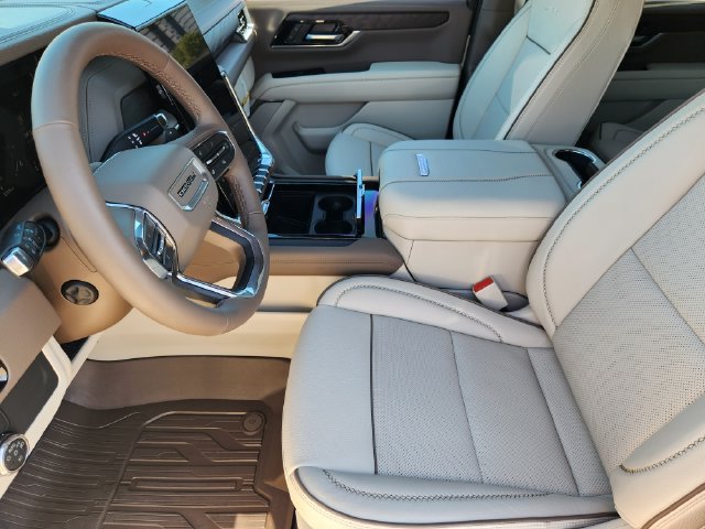 Used 2026 GMC Yukon Denali w/ Sun & Power Step Package AWD/4WD image 12