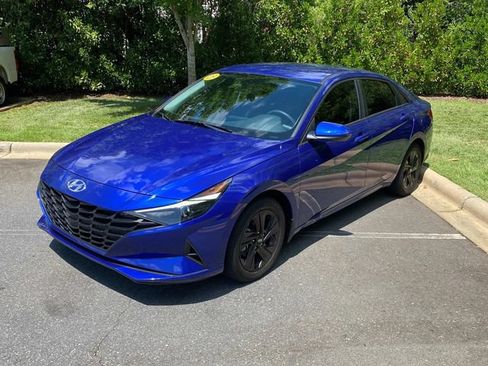Used 2023 Hyundai Elantra Blue FWD image 3
