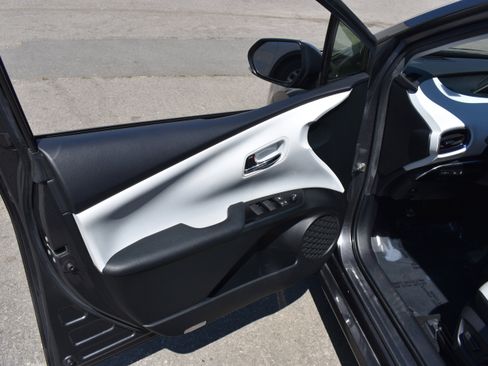 Used 2022 Toyota Prius Limited w/ Premium Convenience Package FWD image 23