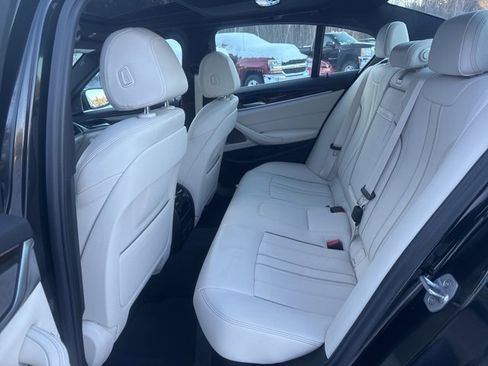 Used 2022 BMW 540i xDrive w/ Premium Package image 25