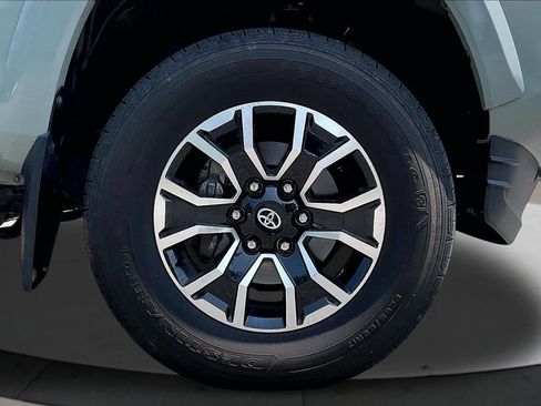 Used 2023 Toyota Tacoma TRD Sport AWD/4WD image 33