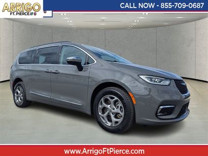 Used 2023 Chrysler Pacifica Limited