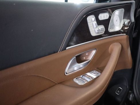 Used 2024 Mercedes-Benz GLS 450 4MATIC image 9