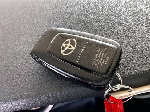 Used 2023 Toyota Camry XSE FWD image 12